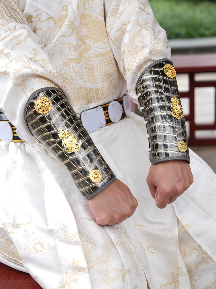 Photography Of A Man - Bracelets en cuir pour hommes, guerrier